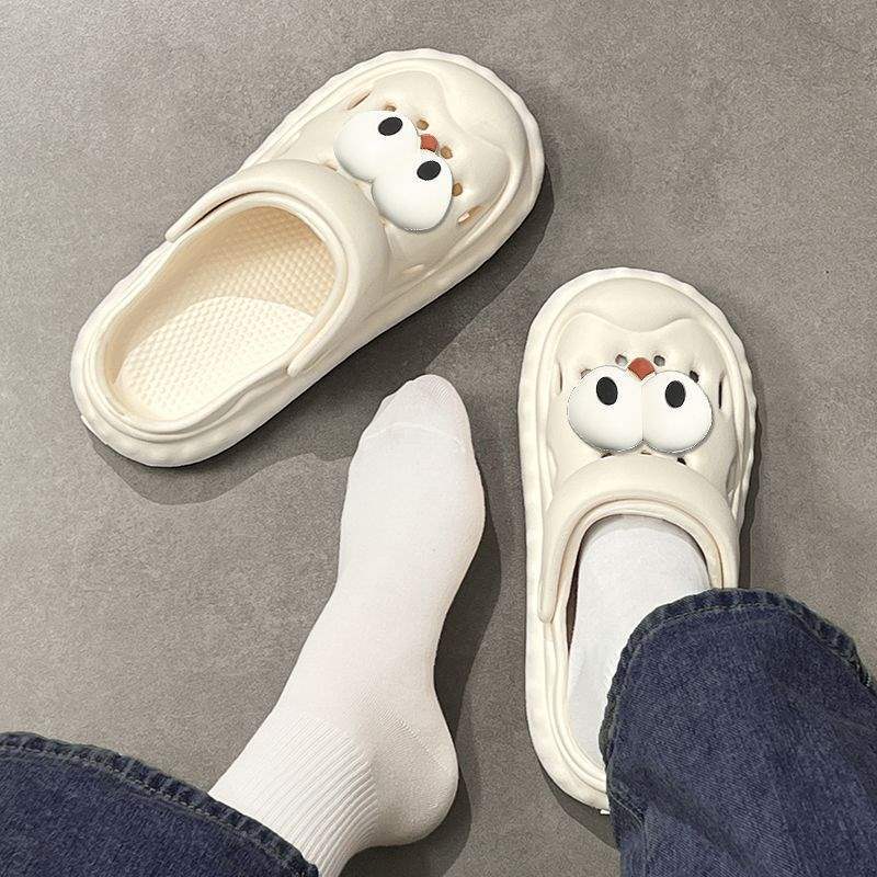 Black Perforated Shoes for Women, Summer 2025 New Style, Thick-Soled Trendy Beach Clogs with a Soft Stepping Feel, Closed-Toe Sandals for Women