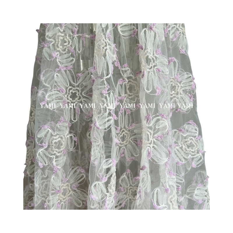 Tejido de malla pesado tridimensional sequinilla crisantemo gancho de flores bandeja con bordado vestido de bebé vestido de boda tela de decoración tela bordada