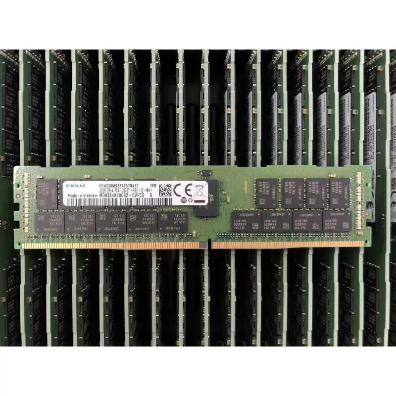 В коробке M393A4K40DB2/CB2-CVF 32 ГБ DDR4 2933 ECC RDIMM