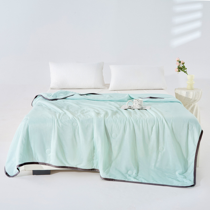 밝은 녹색 - 검은색 가장자리가 있는 점