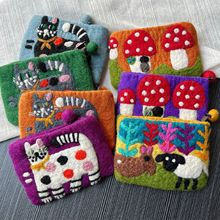 手工羊毛毡可爱卡通动物零钱包高颜值儿童小包卡包数据线收纳包