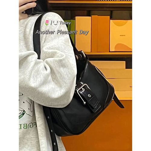 2024新款甜酷辣妹机车包腋下包女复古高级感百搭单肩通勤斜挎女包