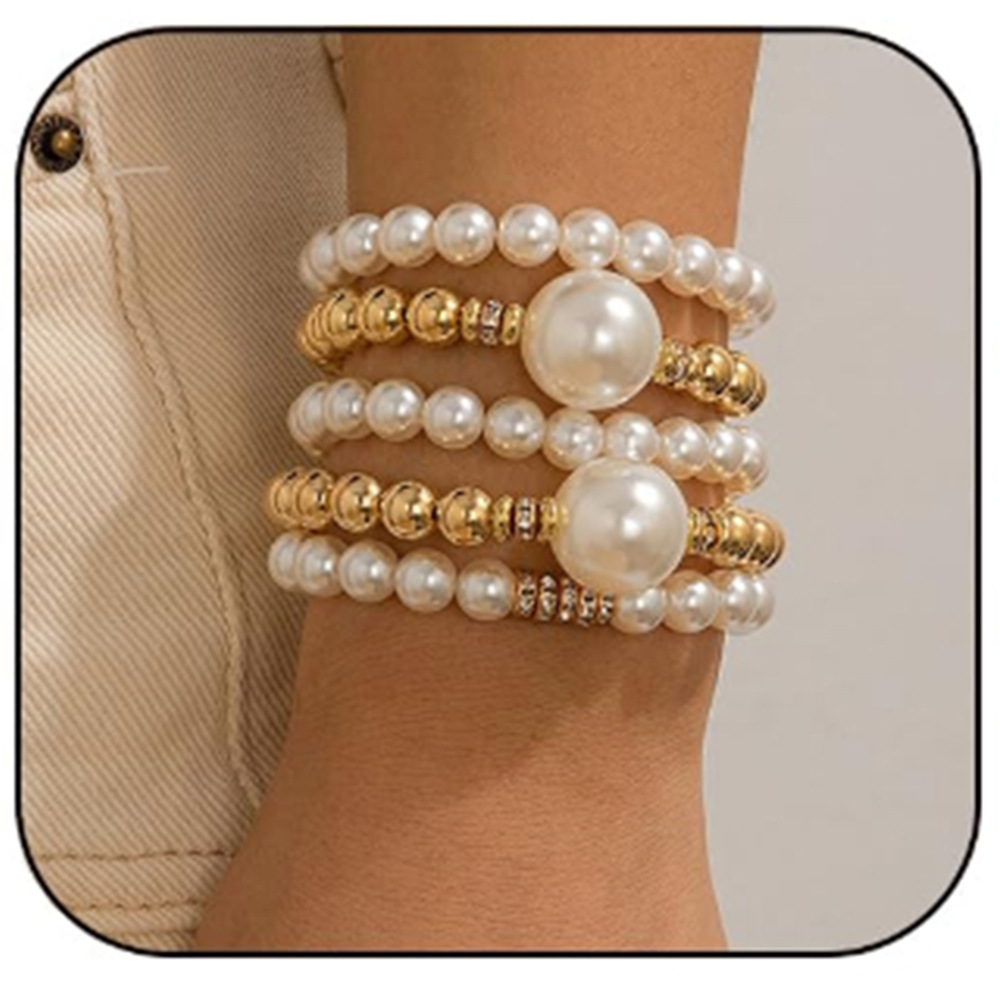 Bracelets minimalistes et superposables, légers et confortables. Hypoallergéniques, ils conviennent aux peaux sensibles. Une façon subtile de sublimer votre look quotidien._voghion.com