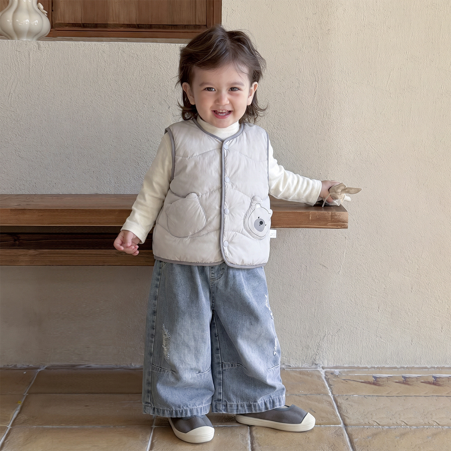 New autumn and winter white duck down vest for infants and toddlers, lightweight down vest for children, warm outerwear vest for babies