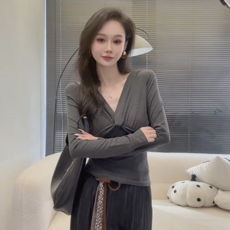 设计感纽扣V领长袖T恤女2025秋装新款气质内搭打底衫修身别致上衣|undefined