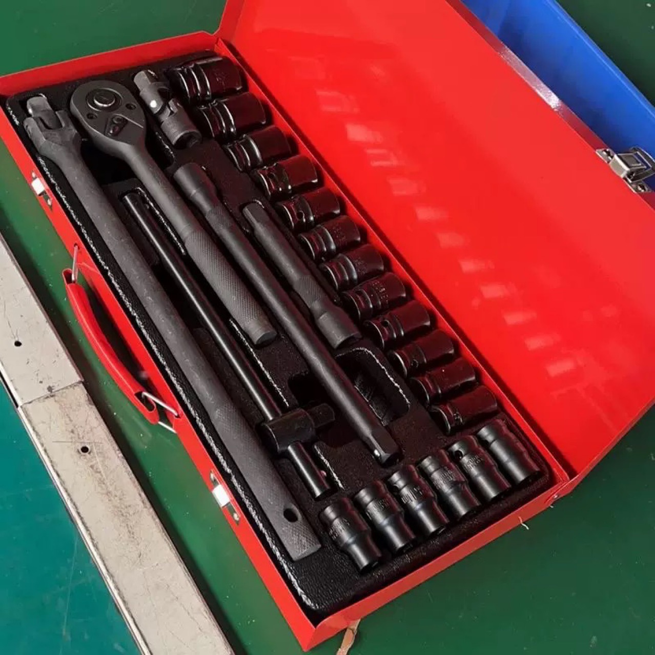 Phosphated 1/2 Large Ratchet Wrench Sleeve Combination Black Quick Wheel Repair Tool Set Car Repair Tool Box