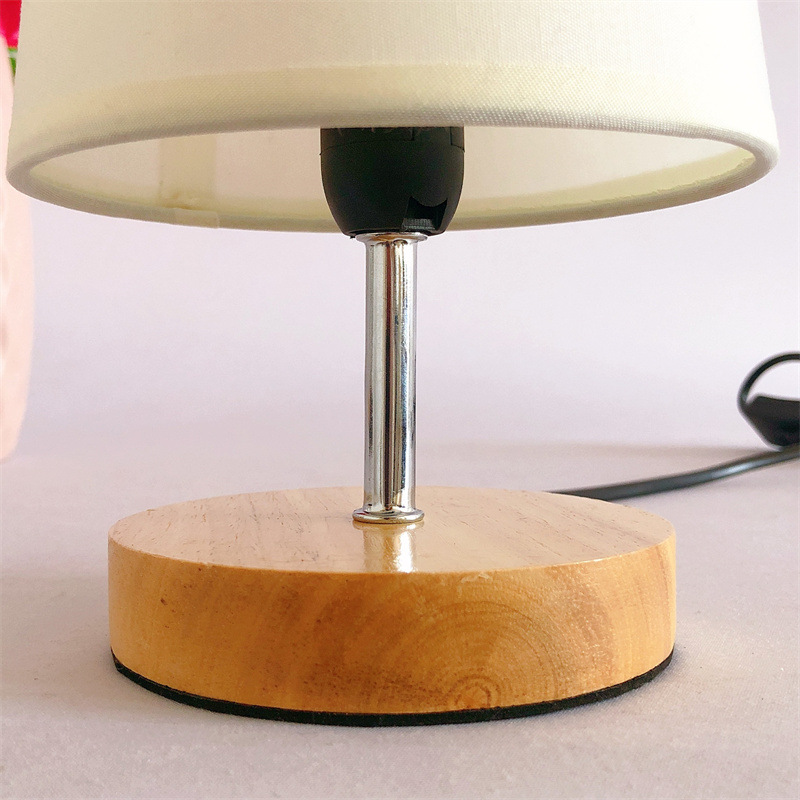 Nordic ins estilo etiqueta plana lámpara de mesa dormitorio de noche estilo coreano japonés transfronterizo lámpara de mesa creativa Retro B & B lámparas de madera maciza