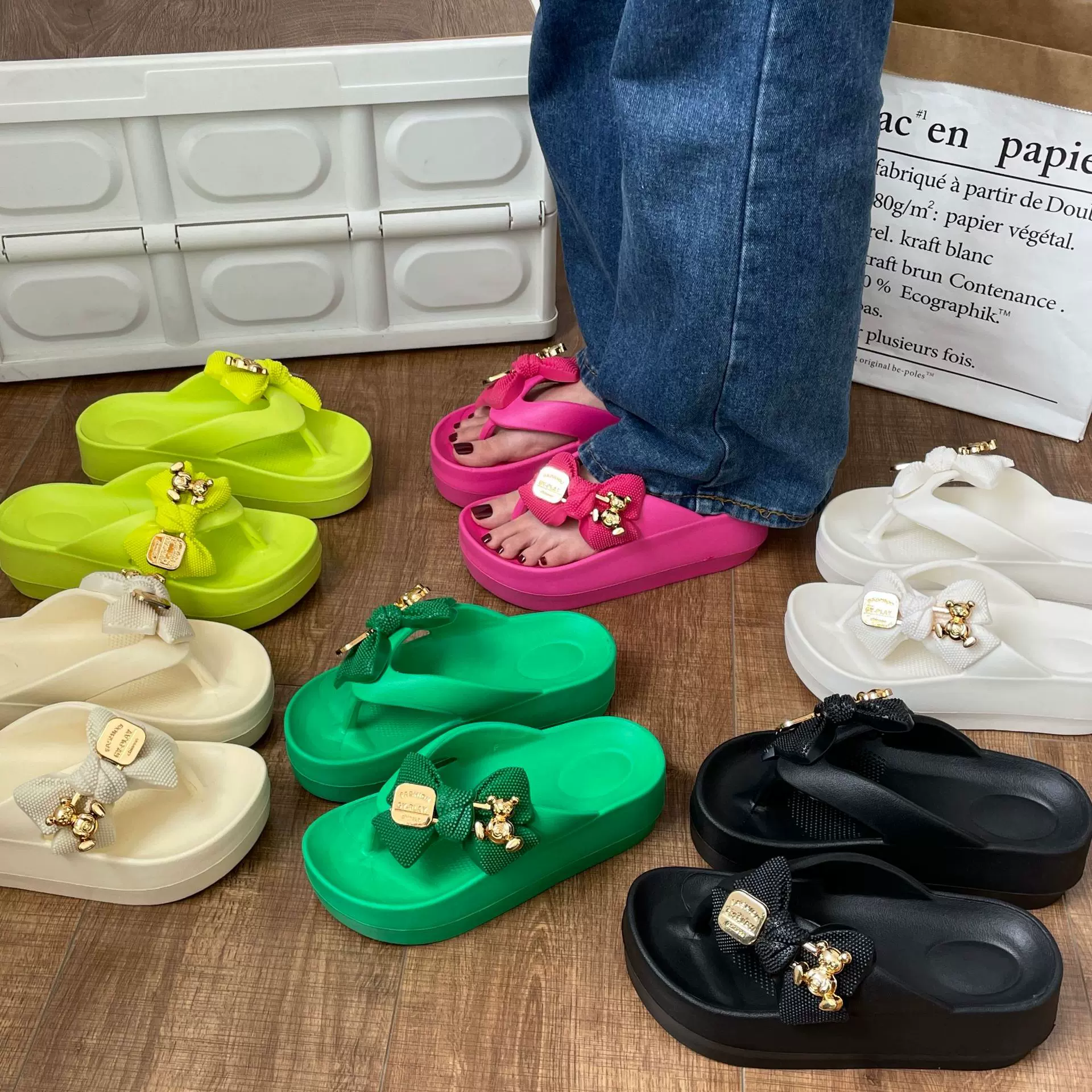 泰国跨境EVA人字拖鞋女新款蝴蝶熊夹脚厚平底休闲沙滩拖现货批发