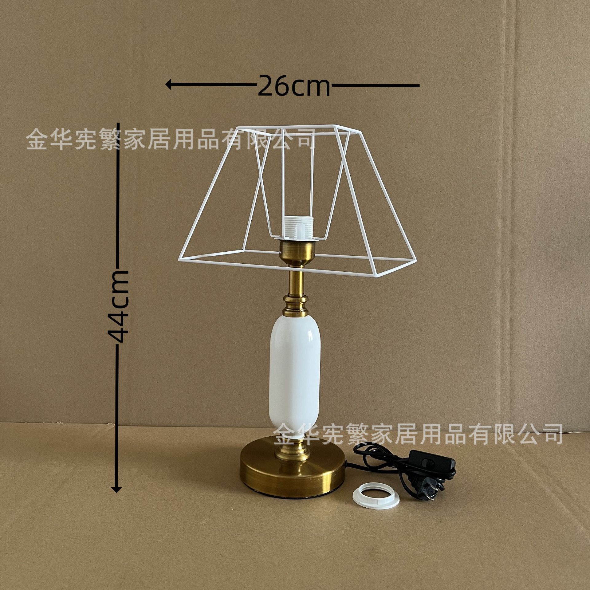 El pequeño libro rojo de estilo europeo retro recomienda la combinación de marco de hierro con base de melón de invierno de metal con botón de alambre de bricolaje para abrir