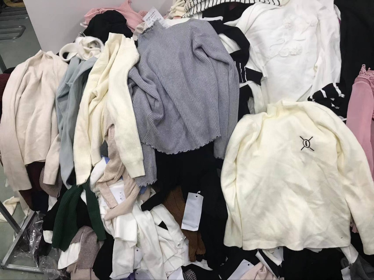 秋冬杂款长袖打底衫女高品质新款毛衣百搭品牌女装尾货