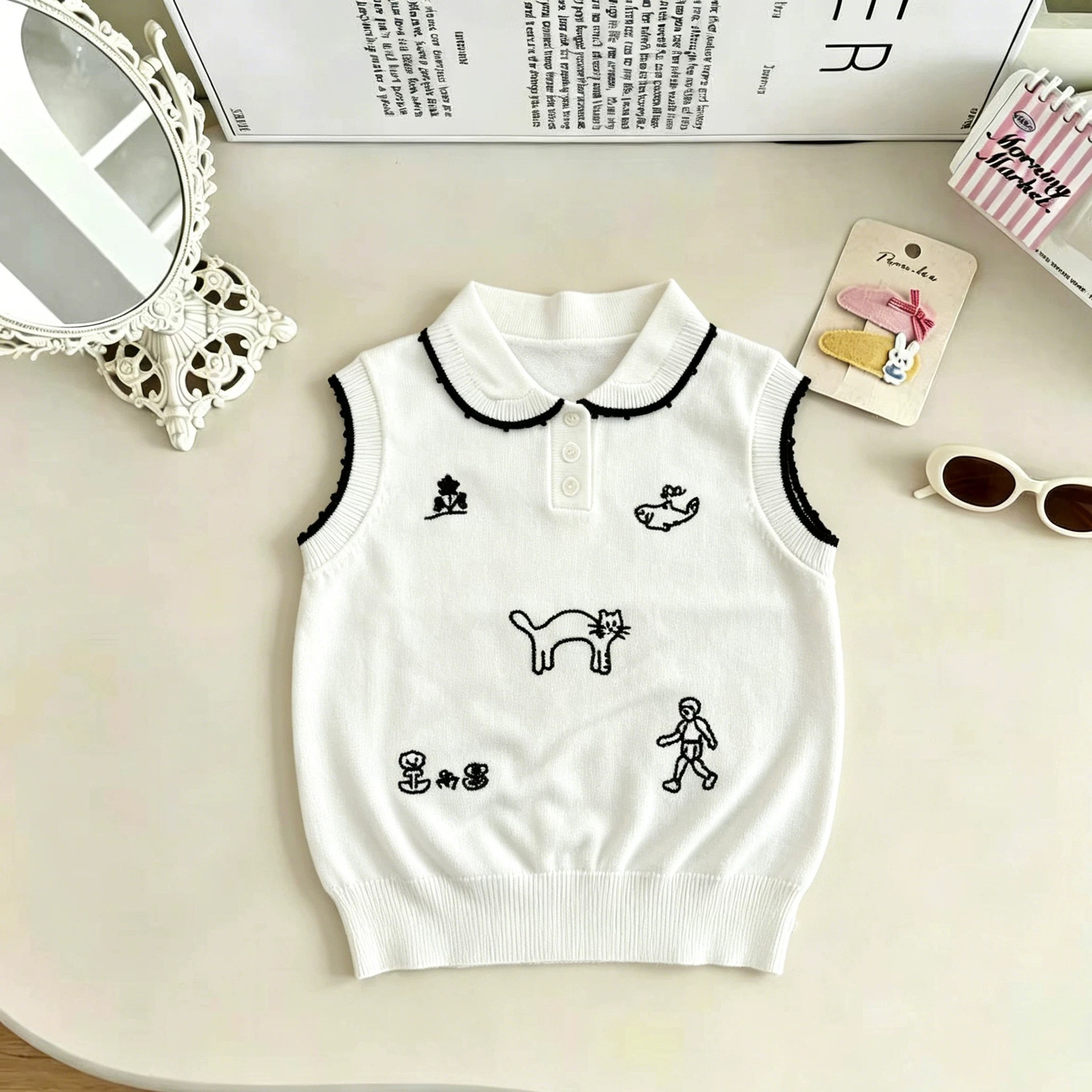Summer Korean style embroidered sleeveless polo shirt for girls, children's knitted vest, stylish collared T-shirt for babies.