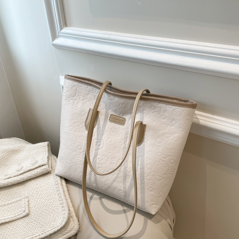 Khaki without pendants