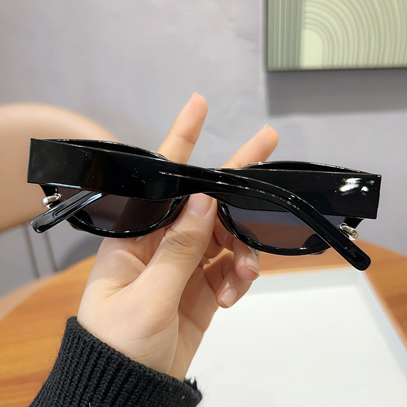 Ropa De Calle Color Sólido PC Protección UV400 Marco Ovalado Fotograma Completo Gafas De Sol Mujer display picture 3