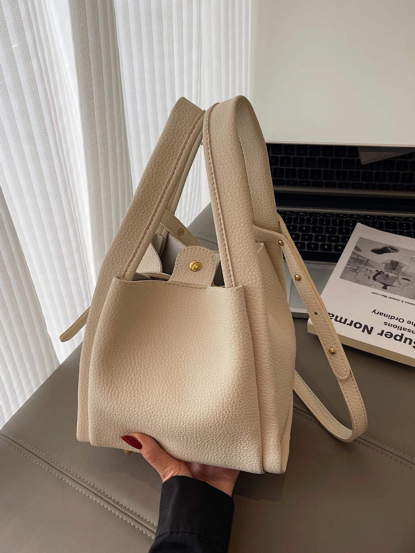 Bolso de cesta de verduras de mano popular transfronterizo para mujer 2025 nuevo bolso de hombro casual de todo fósforo bolso de cubo de paso de alta gama