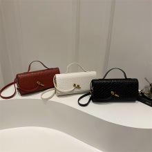 跨境风潮春夏新款编织软皮晚宴包中古法棍包风琴包横款手提斜挎包