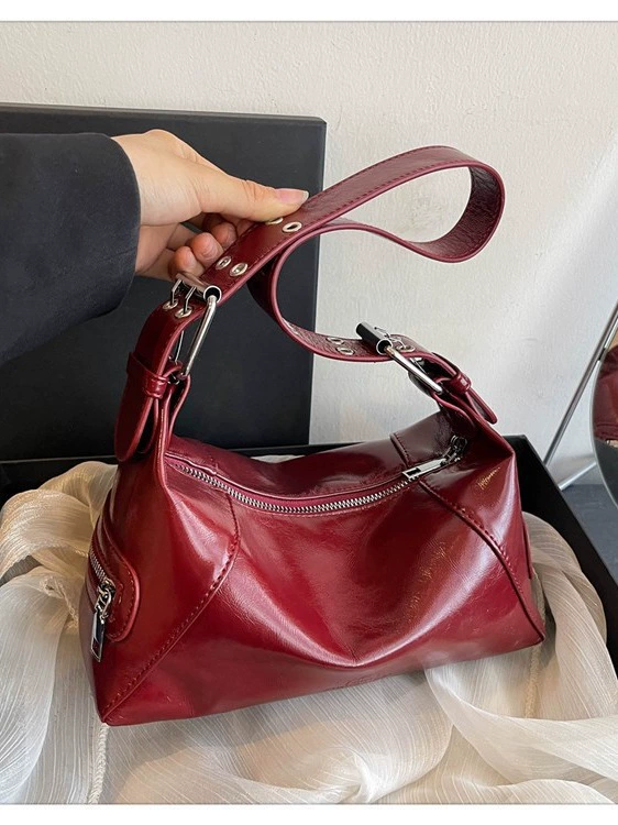 Spacious Shoulder Bag, Pillow Shape, One-Shoulder Design, Compact 24×10×12 cm, 0.23 kg