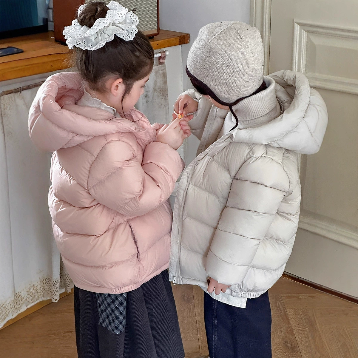 2025 новый детский пуховик в стиле пуховика для мальчиков и девочек, средний и большой размер, белый пуховик из утиного пуха, зимнее утепленное пальто, модный