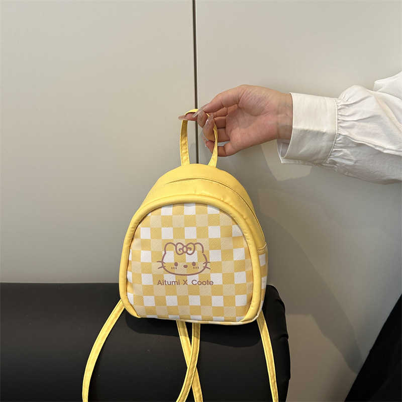 Personalidad extranjera de estilo universal, mochila de hombro para niñas, nuevo diseño de patrón de cuadrillas, mochila diaria image 9