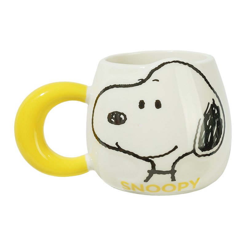 Snoopy tazas de regalo de cumpleaños tazas de cerámica copas de agua tazas de oficina niños 2025 nuevas tazas de café