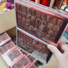 東北の特産の鹿茸の乾いた鹿のふわふわしたアクリルのギフトボックスの血片の赤い粉のギフトボックスは柔らかい鹿の角の切れを販売します。
