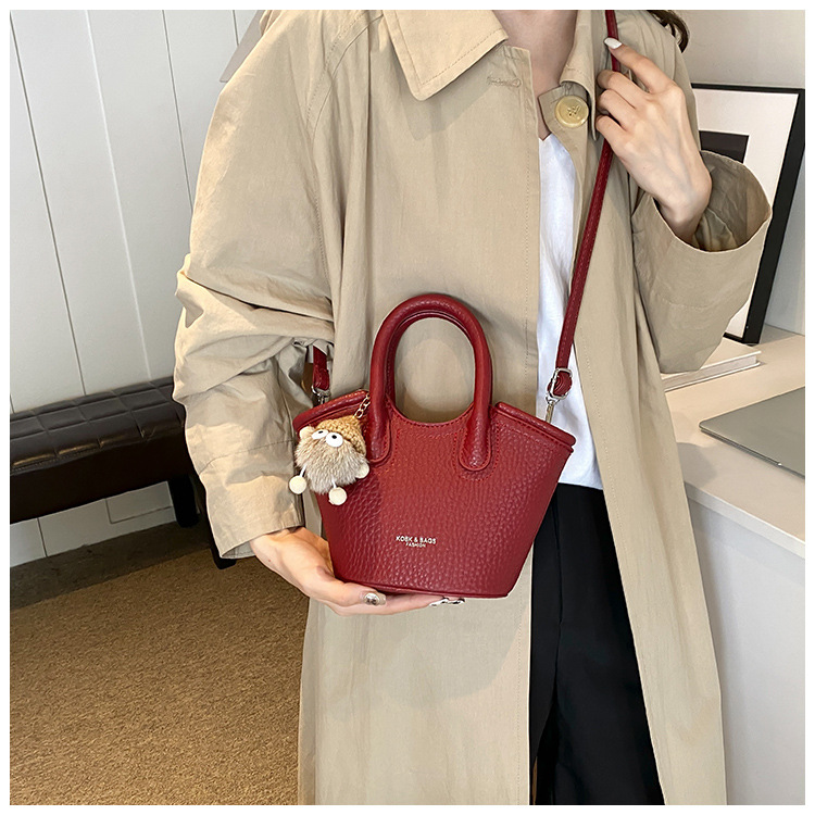 Hand held bucket for women 2024 new Korean version Instaram trendy fashion versatile shoulder simple niche crossbody_voghion.com