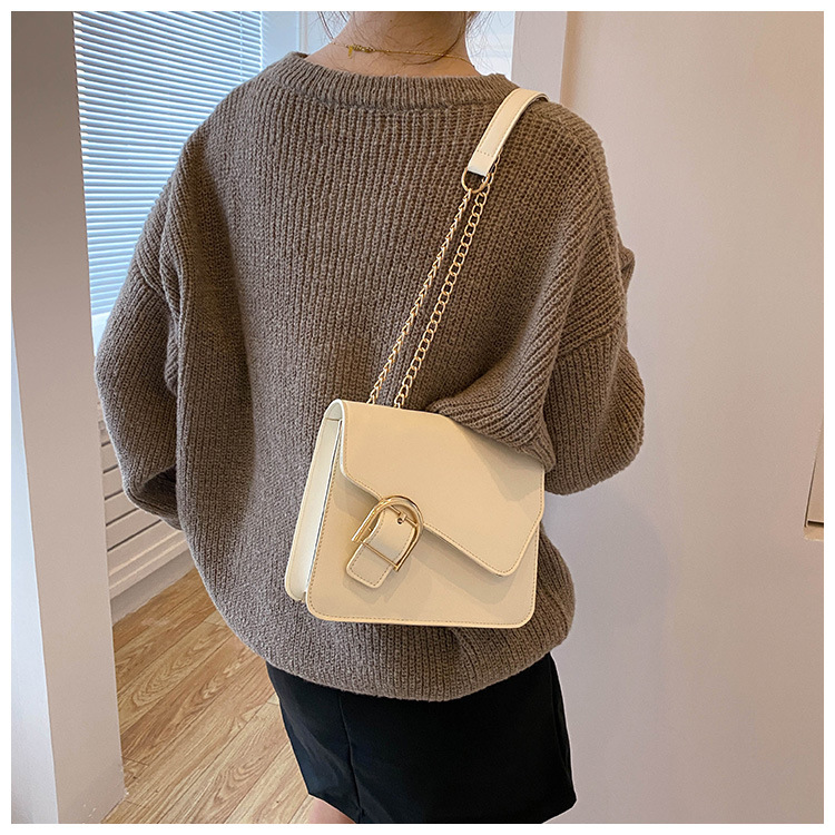 Women's Medium Pu Leather Solid Color Streetwear Square Lock Clasp Square Bag display picture 4