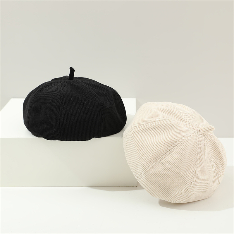 Universal demi-season retro children's beret for leisure