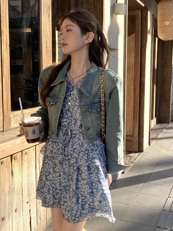 V领设计感碎花连衣裙女夏季2025新款收腰显瘦复古茶歇气质短裙ins|undefined