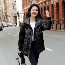 时尚新款女装短款立领休闲宽松抽绳轻薄鸭绒外套