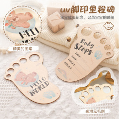 亚马逊热销木质拍照道具婴儿出生纪念摆件木片脚印形状里程碑玩具
