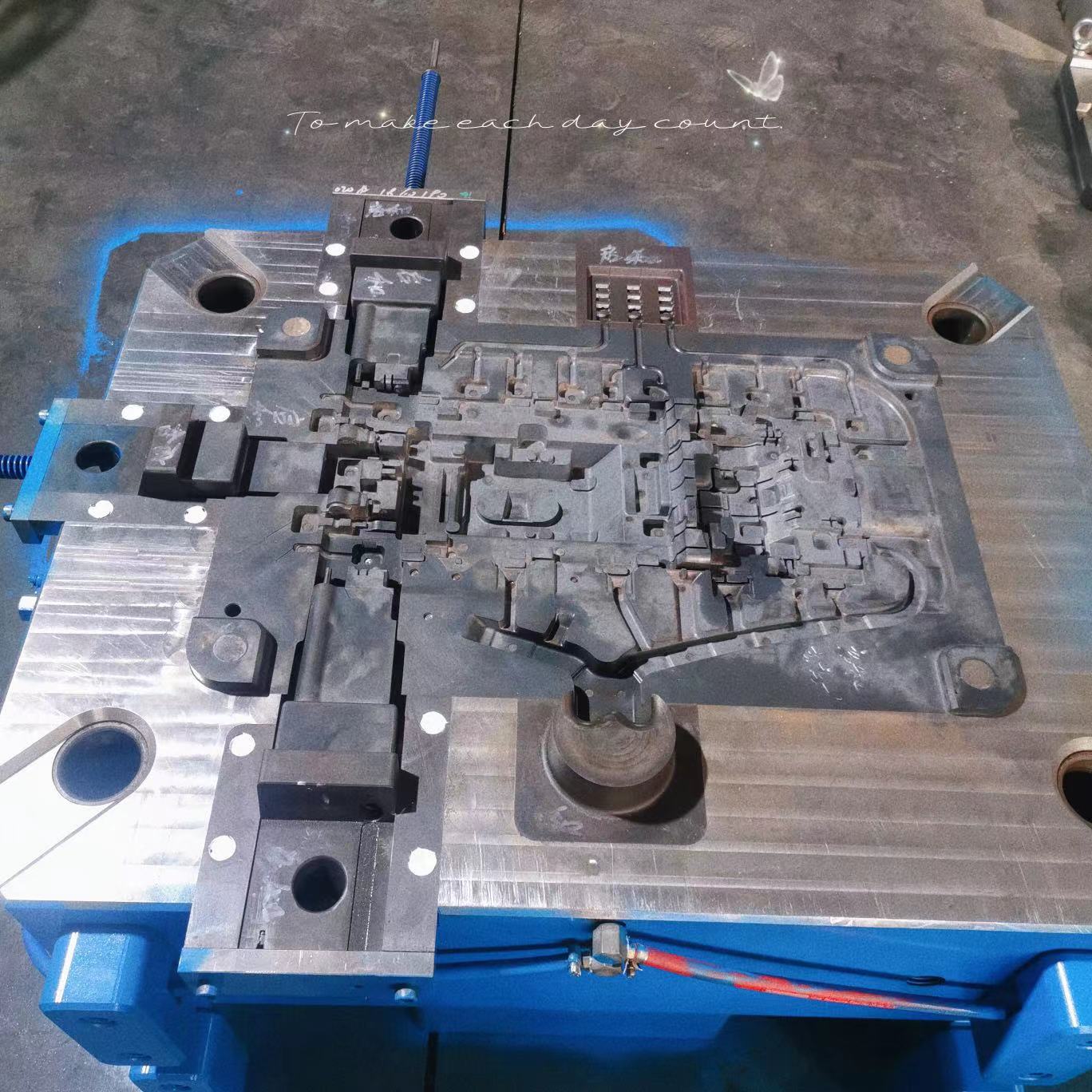 来图制作 各种电子 汽配 家电等铝压铸模具  开发及生产  优惠多