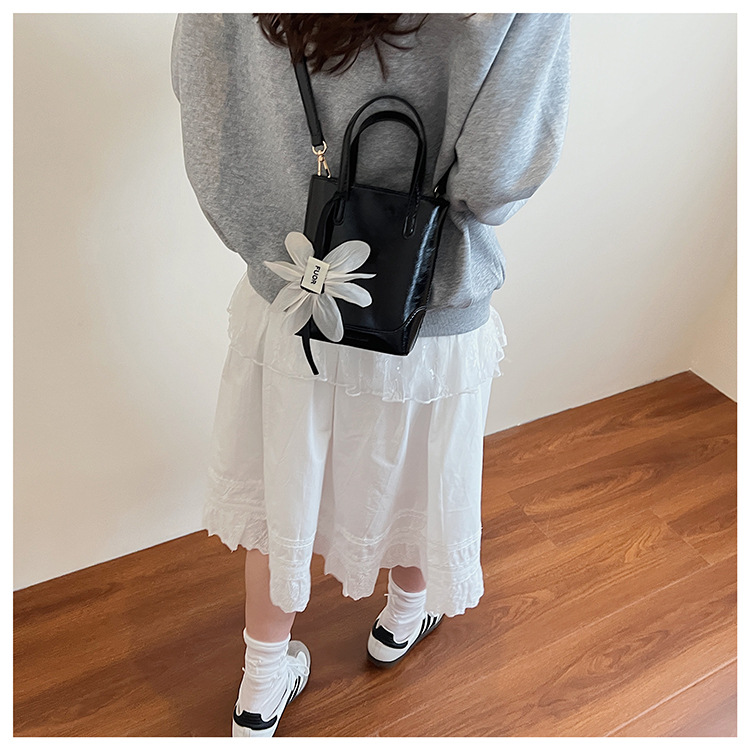 Fashionable and high-quality hand-held small bag for women, 2025 new summer Instagram versatile phone bag, Korean style trendy crossbody bag undefined