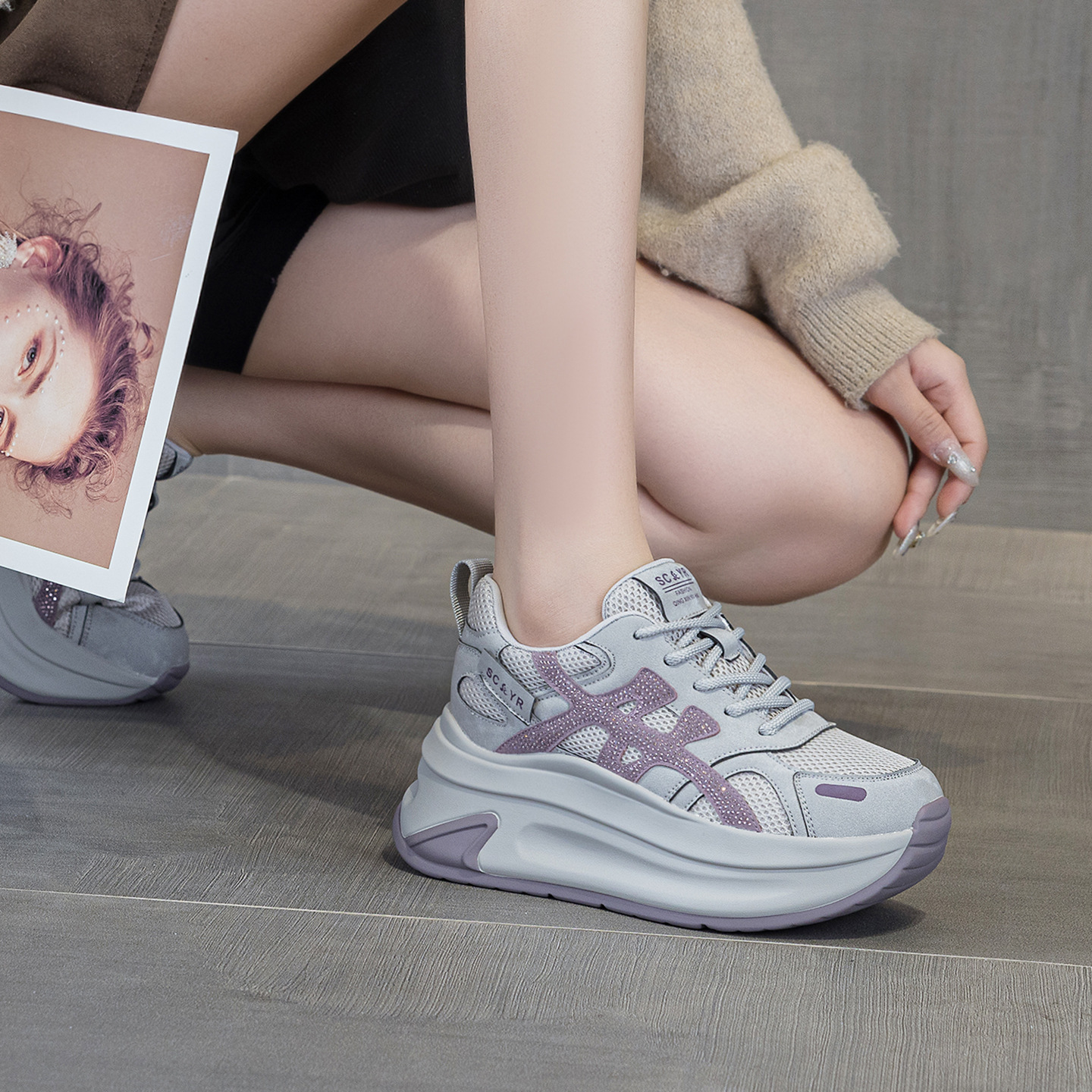 Giày sneaker nữ đế dày tăng chiều cao phong cách dad shoes mới thu 2026 — M2931 màu đen, M2931 màu nâu, M2931 màu xám