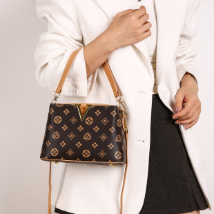 Ůʿ�����r��ˮͰ��2026�¿��ϻ��߼���bagsͨ��б����͹������