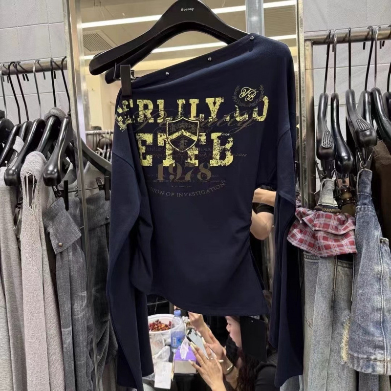 铆钉辣妹长袖斜肩T恤女早秋2025百搭修身显瘦休闲印花上衣|undefined