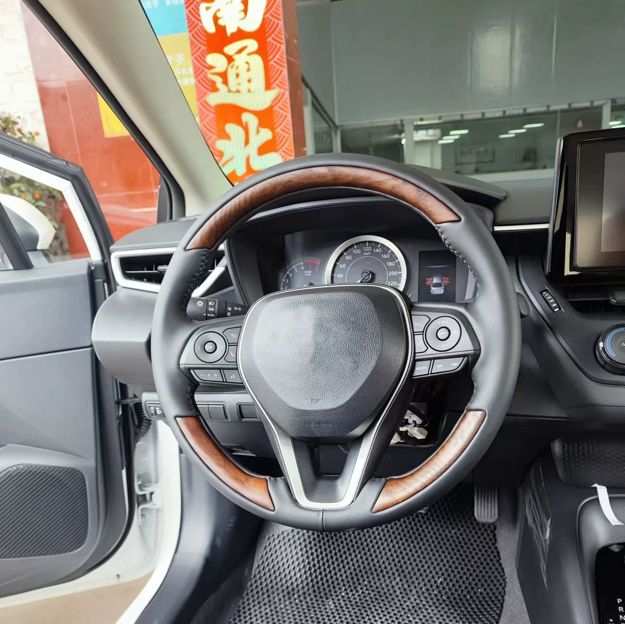 Применимо для рулевого колеса Toyota Camry Liling Asian Dragon Corolla обновляет рулевое колесо персикового дерева