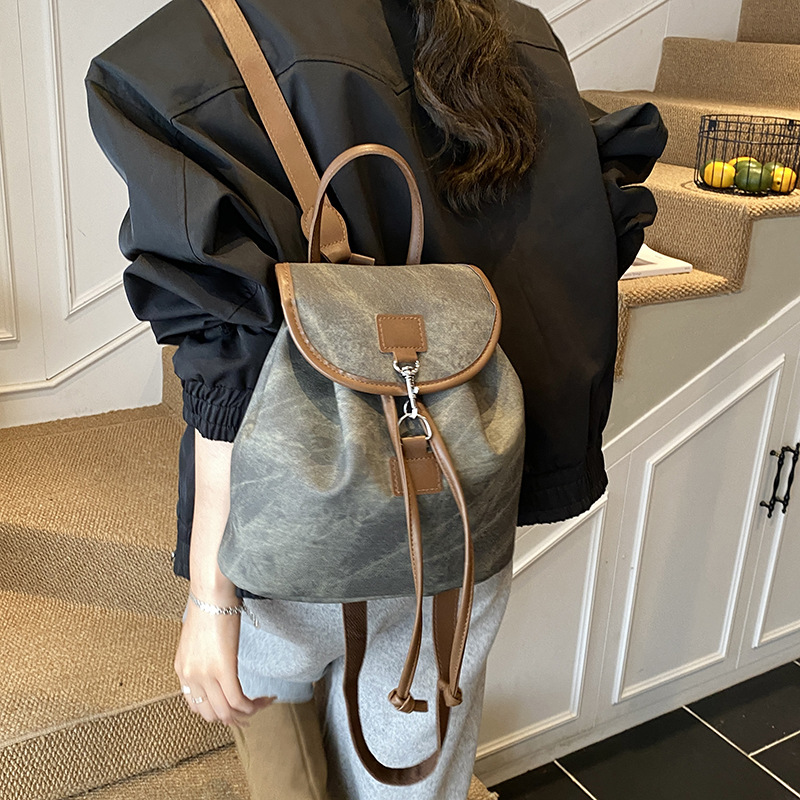 Gran capacidad de viento británico 2025, simple otoño nuevo estilo de textura casual de moda viaje viaje viaje mochila
