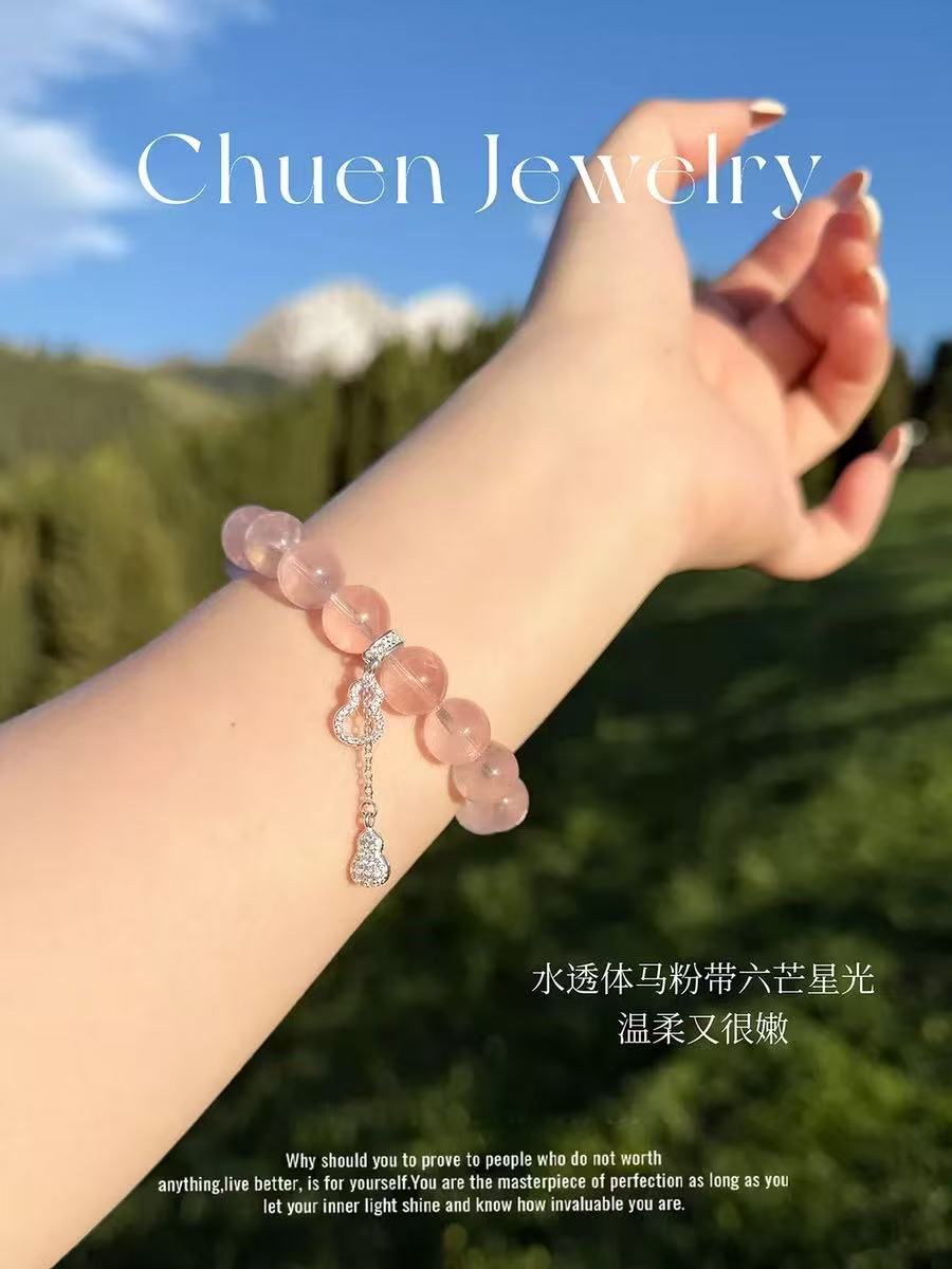 The same style of pink crystal bracelet on Xiaohongshu for women, with a unique and high-end feel. The white crystal bracelet is elegant and stylish. It's a pink crystal bracelet for women, 376 undefined