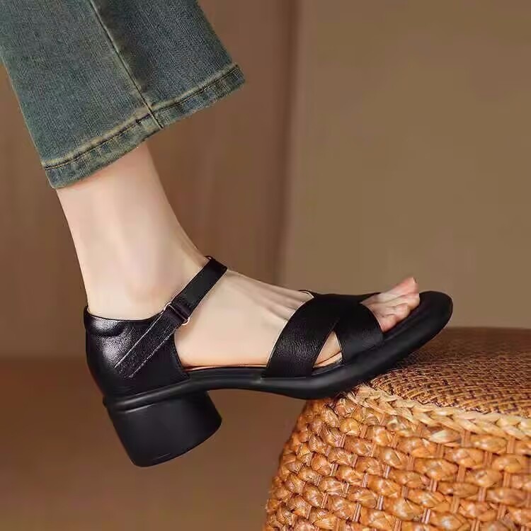 Sandalias para mujeres 2026 verano grueso talón cruzado hebilla gruesa zapatos romanos retro de cuero suave grueso con dedos cruzados