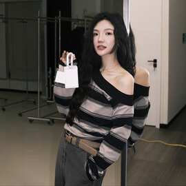 复古斜肩条纹长袖春季宽松设计感小众撞色性感气质露肩T恤女上衣