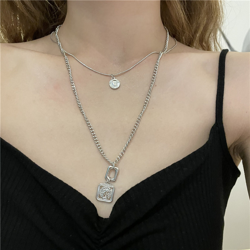 Wholesale Jewelry Square Coin Pendant Double Layered Necklace Nihaojewelry display picture 6