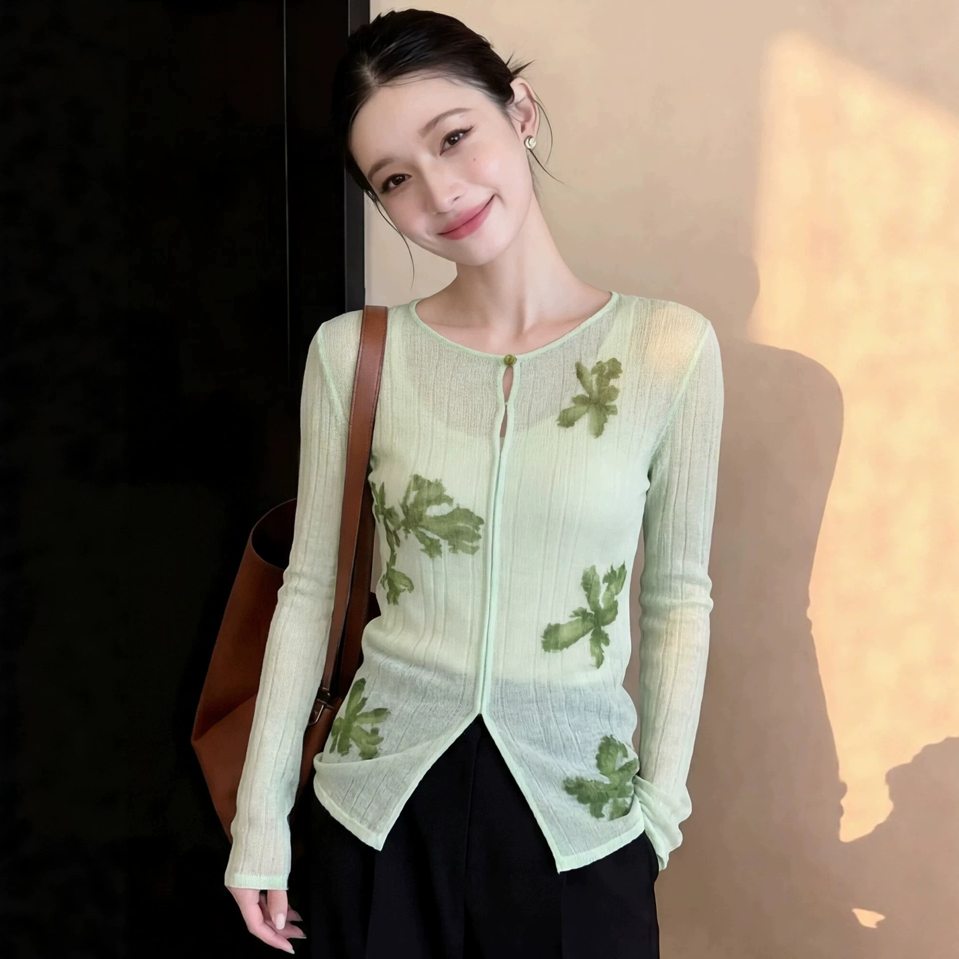 Áo len nữ cổ lọ thiết kế độc đáo mùa xuân hè — xanh lá cây