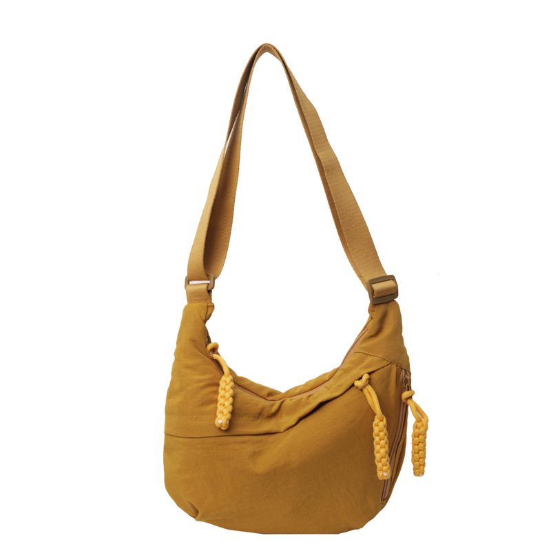 노란색(면으로 만든 두툼한 만두)