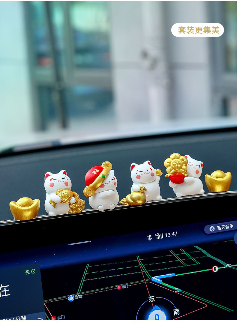 Mini cute kitten car center console screen decorations cartoon lucky cat car ornaments Internet red car accessories