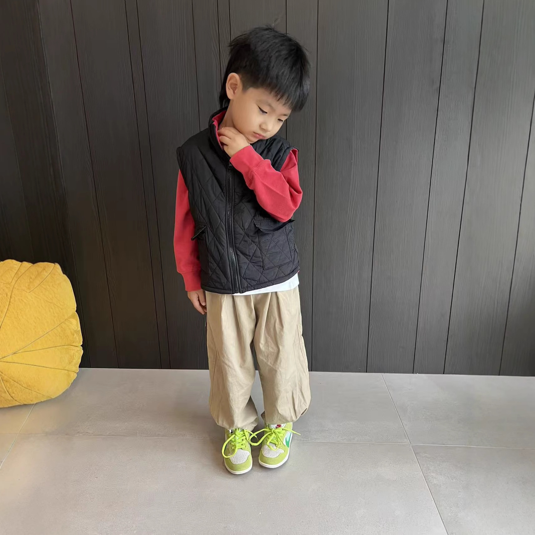 儿童夹棉马甲2025冬季新款儿童绗缝撞色款洋气百搭轻量保暖马甲