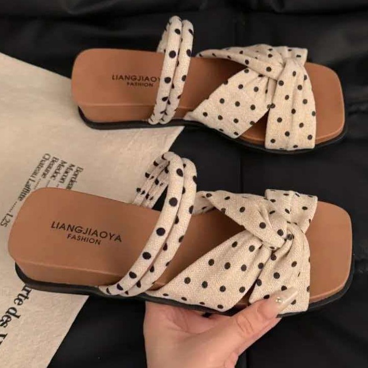 Zapatillas de tacón de pendiente gruesa de alta calidad para mujeres de verano 2026 con sandalias de falda de moda de hadas. image 2