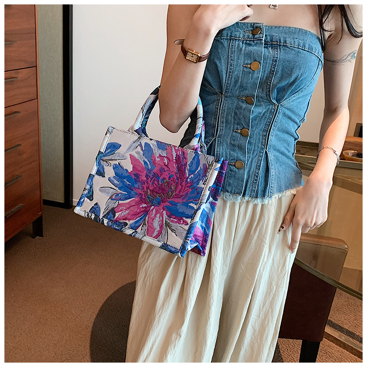 Women's Large Summer Canvas Streetwear Handbag display picture 1