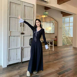 韩系气质V领花边连衣裙女秋新款修身显瘦温柔系带长袖高级感裙子