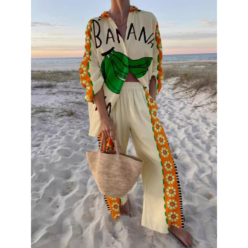 Свободная, стройнящая, средней длины, с длинными рукавами, с отложным воротником