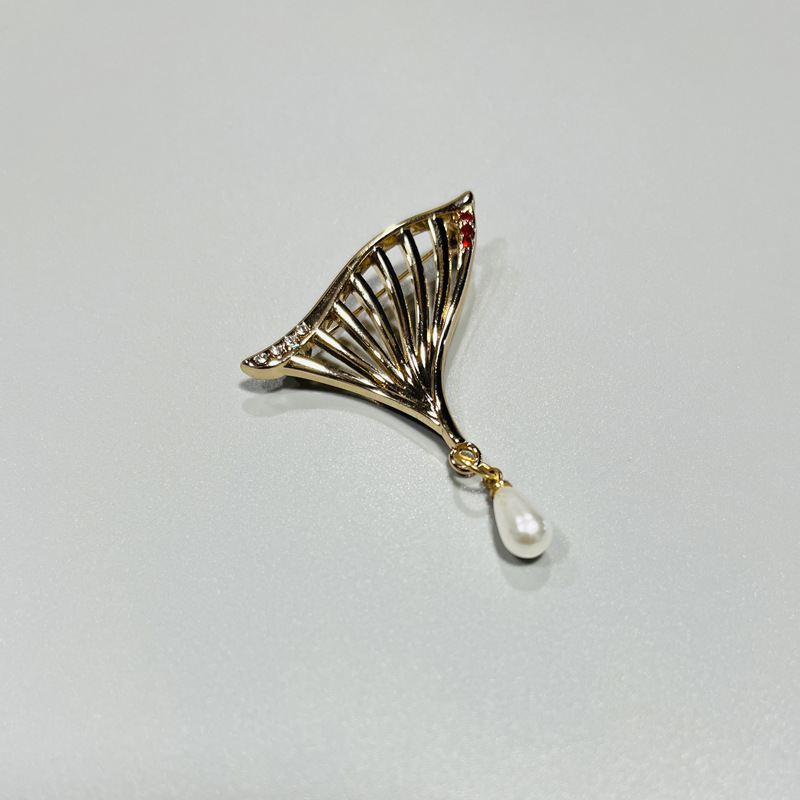 金属别针456216987.jpg